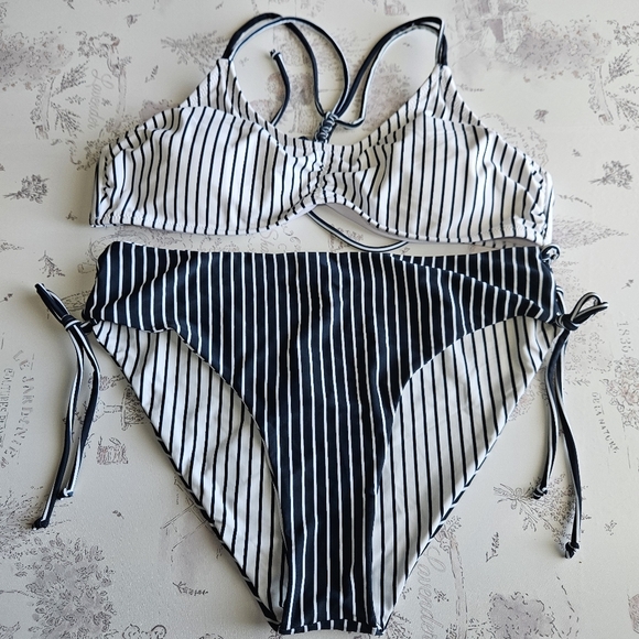 NWT! Cupshe Strappy Top & Reversible Bottoms Bikini Navy/White Stripes Size XXL - Picture 3 of 6